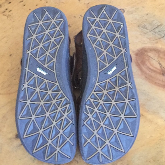 Brown Leather Earth Sandals - Picture 2 of 4